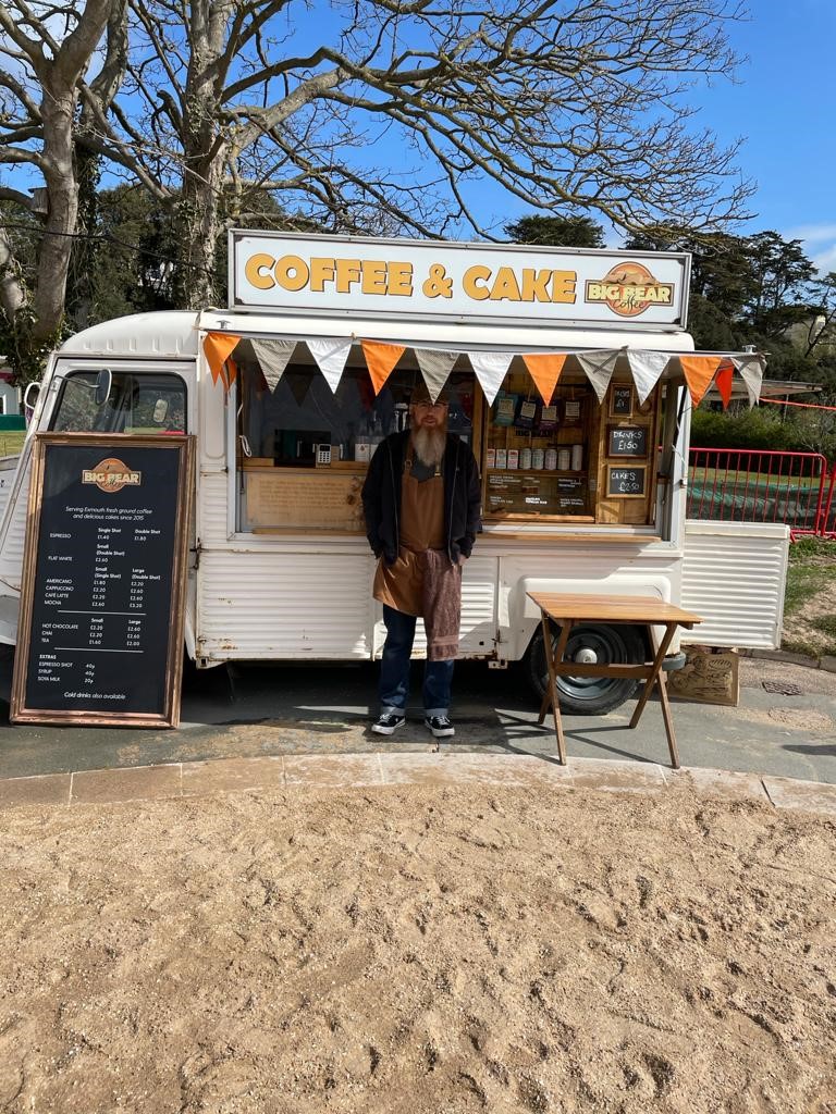 EventsEastDevon's tweet photo. Pop down to Queen's Drive Space, #Exmouth this weekend for fun &amp; food 🙌 @ShakersExmouth @bigbearcoffee @KennifordFarm @Oceanexmouth  @eastdevon #funfair #minaturerailway https://t.co/sVdnhMV5L2