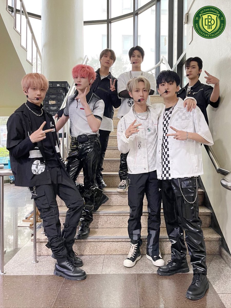 PJSFEED's tweet photo. 🤍🤍🤍 #HotSauce7stWin #7WinFor7Dream https://t.co/yQhwl9oSpz