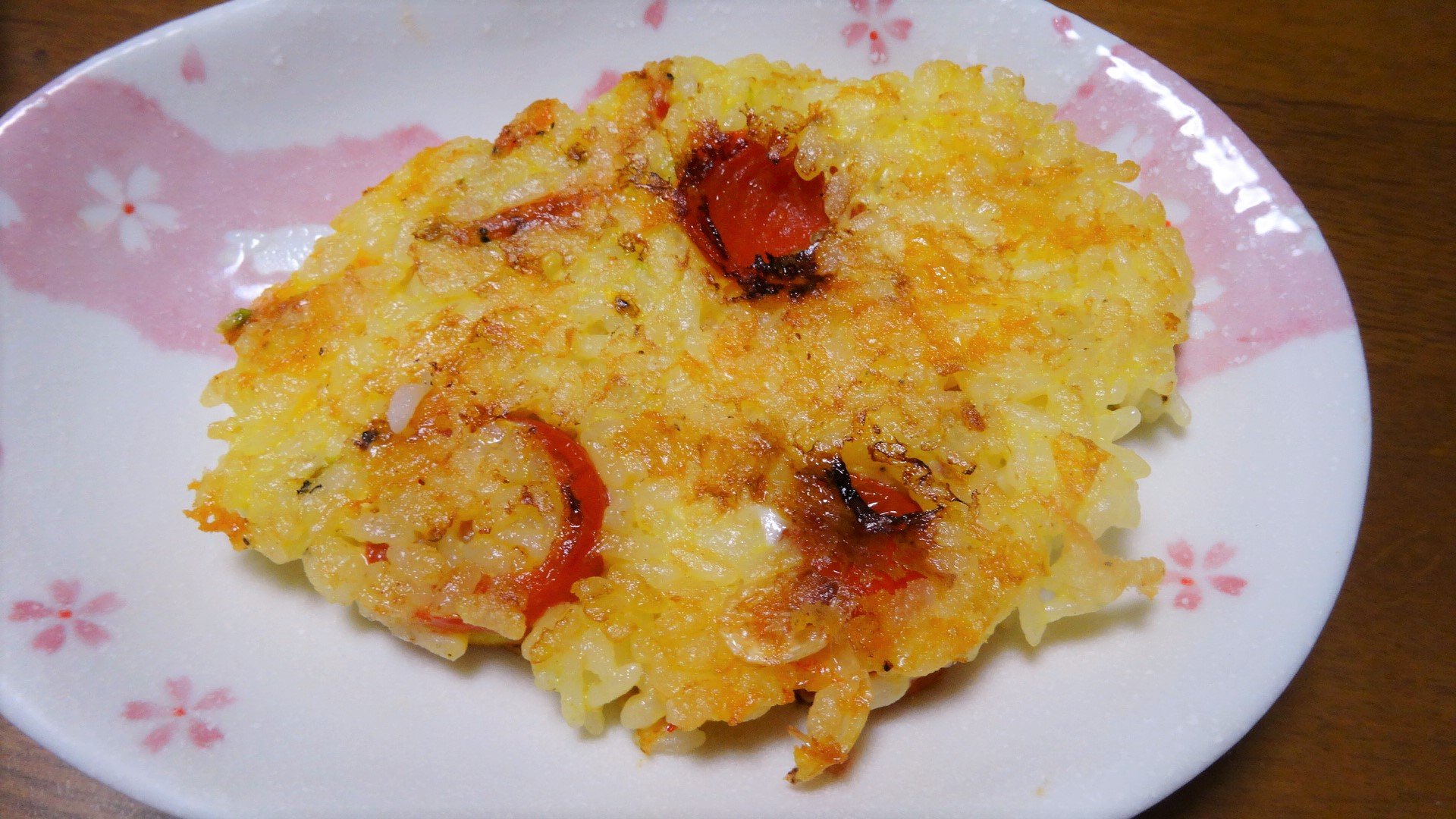 𝓛𝓲𝓵𝓢𝒉𝒐𝒖𝒓𝒏 冷ご飯を ごはんピザ でメイン１品に お好みでケチャップを掛けて ベースは冷ご飯 卵 トマト チーズ 黒コショウ 具は塩味があるものがお勧め しらすorベーコンor海老 釜揚げ 干し ５枚分 ごはんピザ 冷ご飯