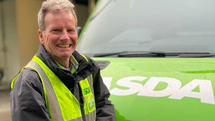 Delivery driver Dave prevented a potential disaster after smelling gas when he dropped off groceries to a home in Bootle. Customer Helen called out engineers who found two leaks. She wrote: "I honestly shudder at the thought of what could have happened": bit.ly/3vtSTDu