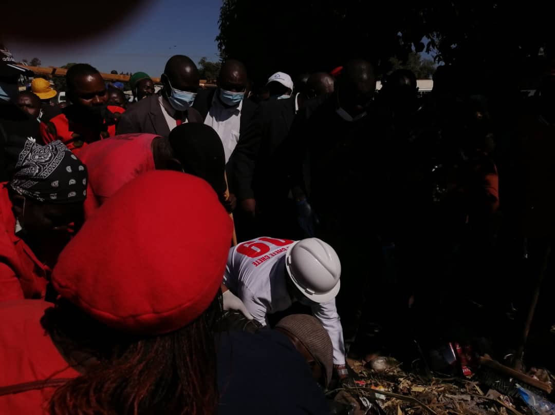 The People's President, Adv @nelsonchamisa has launched the Tsvaira Zimbabwe Campaign in Mabvuku, Harare.
#SmartZimbabwe
#SmartPolicies
#RegisterToVoteNow
#CitizensConvergence4Change