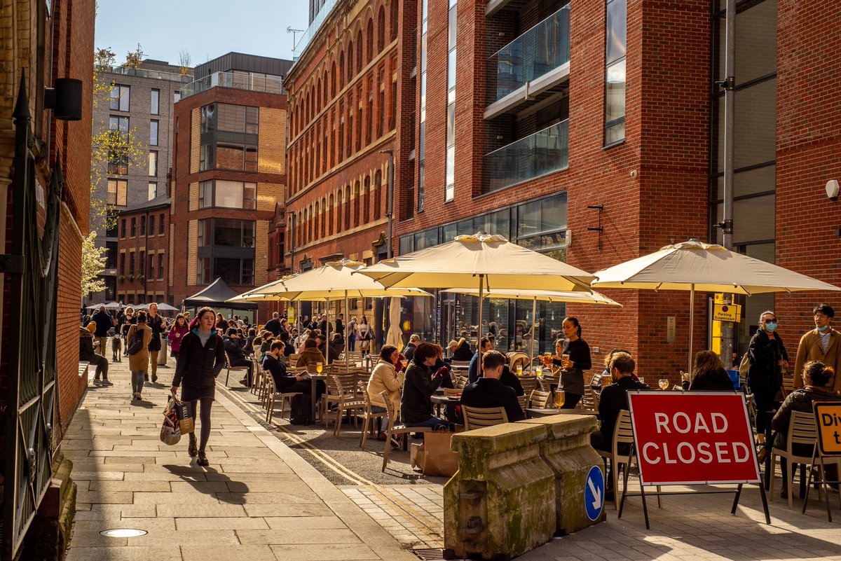 This #BankHolidayWeekend is set for some sunshiiine...☀️

We've been overdue a bit of sun for a while now. There's no better time to soak it all up as we welcome you back to Manchester.

Where are you going this weekend? 😎

#WelcomeBackMCR