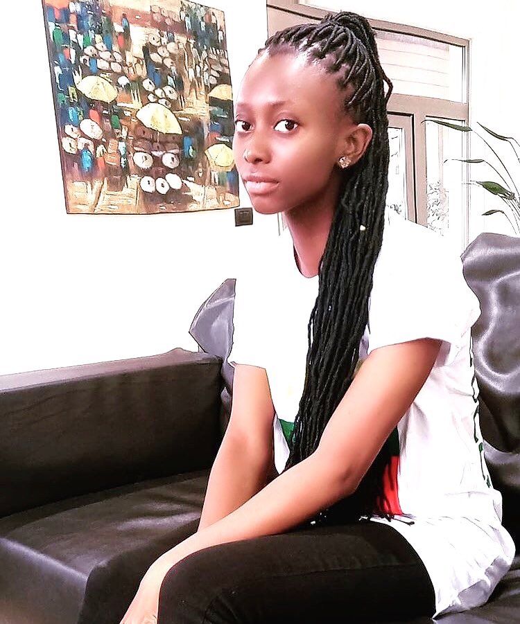 SlimSysy's tweet photo. I doubt if you can find a 23 year old looking this young. Blessed me #TGIF #youngbody https://t.co/JPNgyKCU2l