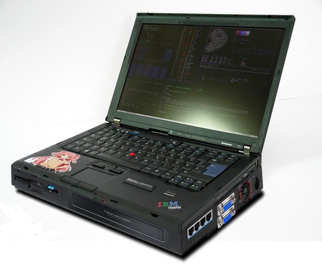 MediaMarkt_es's tweet photo. ¿Un PC con lector de VHS? Claro que sí 😅 https://t.co/5vqfaUlgRr