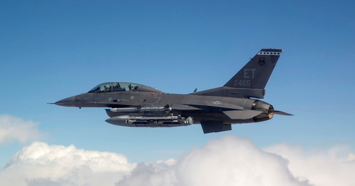 AFResearchLab's tweet photo. #ICYMI, the @usairforce Golden Horde Vanguard successfully completed three objectives of the final flight test of its modified @Boeing CSDB!

Read more on the future of networked, collaborative and autonomous weapon capabilities: https://t.co/FB5UuKd4zb

#AFVanguard #GoldenHorde https://t.co/n0MQmjTEFT