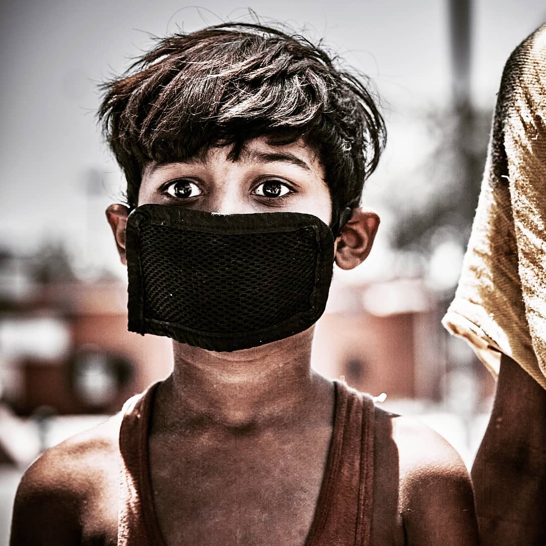 DrMPuri's tweet photo. A mother and her son came to collect food kit. The kit weighs 32.6 kgs thanks to @GiveIndia. 
I never saw how they took it home. Well, for the coming month they will eat. 
Food is their oxygen!

#covidreliefindia
#foodrelief #giveindia #foodisoxygen https://t.co/U6DIF7O4cu
