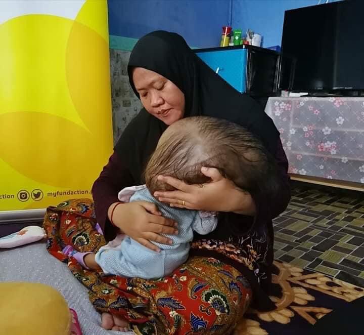 Web3BlockWave's tweet photo. Terjumpa dekat fb weh. Ya Allah sebaknya tengok. Semoga ada keajaiban &amp; kesembuhan untuk adik ni 😭😭 https://t.co/9BsiAMIjIl