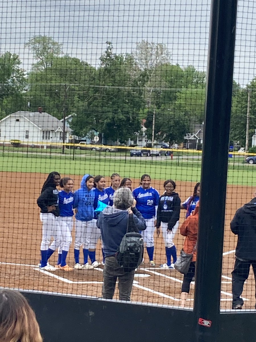 JeffDase's tweet photo. Supporting our MacArthur Generals &amp; Eisenhower Panthers Student-Athletes at the New Johns Hill Field at the New Johns Hill Park - Great Game, Great Sportsmanship on Senior Day! Congratulations 🎉🎊🎈 ⁦@DPS61Decatur⁩ https://t.co/yYbmyMsLhy