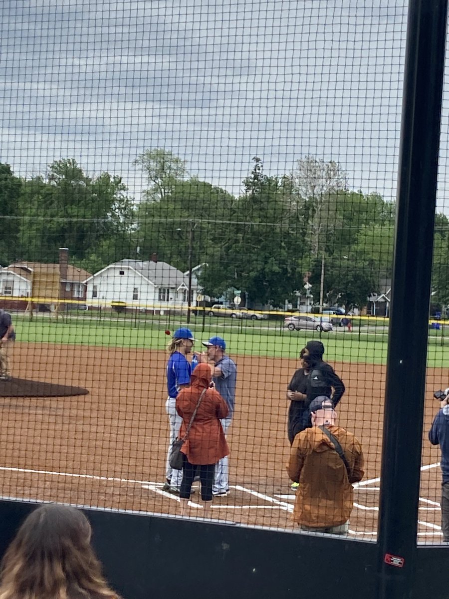 JeffDase's tweet photo. Supporting our MacArthur Generals &amp; Eisenhower Panthers Student-Athletes at the New Johns Hill Field at the New Johns Hill Park - Great Game, Great Sportsmanship on Senior Day! Congratulations 🎉🎊🎈 ⁦@DPS61Decatur⁩ https://t.co/yYbmyMsLhy