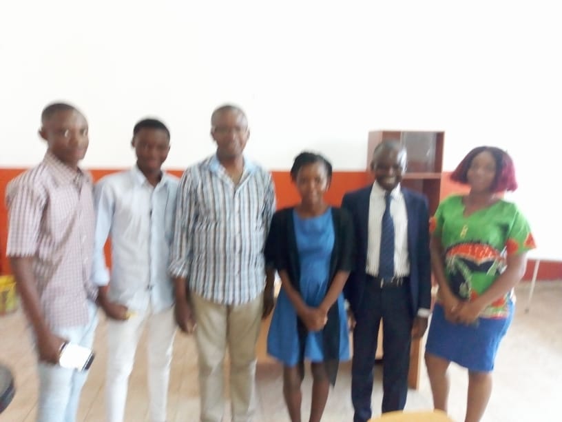 KimakimaJustin1's tweet photo. Surprise agréable à l'africaine comme il aime à le dire! Merci à @PieTshibanda pour son passage hier à notre auditoire de cours. Mes étudiants ne connaissent rien de lui. Aidons les plus jeunes à aimer la littérature et l'histoire. @BerithYakitenge @Nicolas_Lenga @MinistereEPST https://t.co/Sy3jBtCy9C