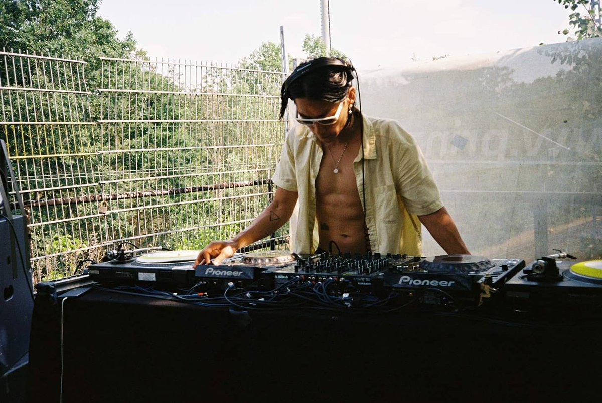 Ⓜ️onks 0n 🅿️lanes tweet media