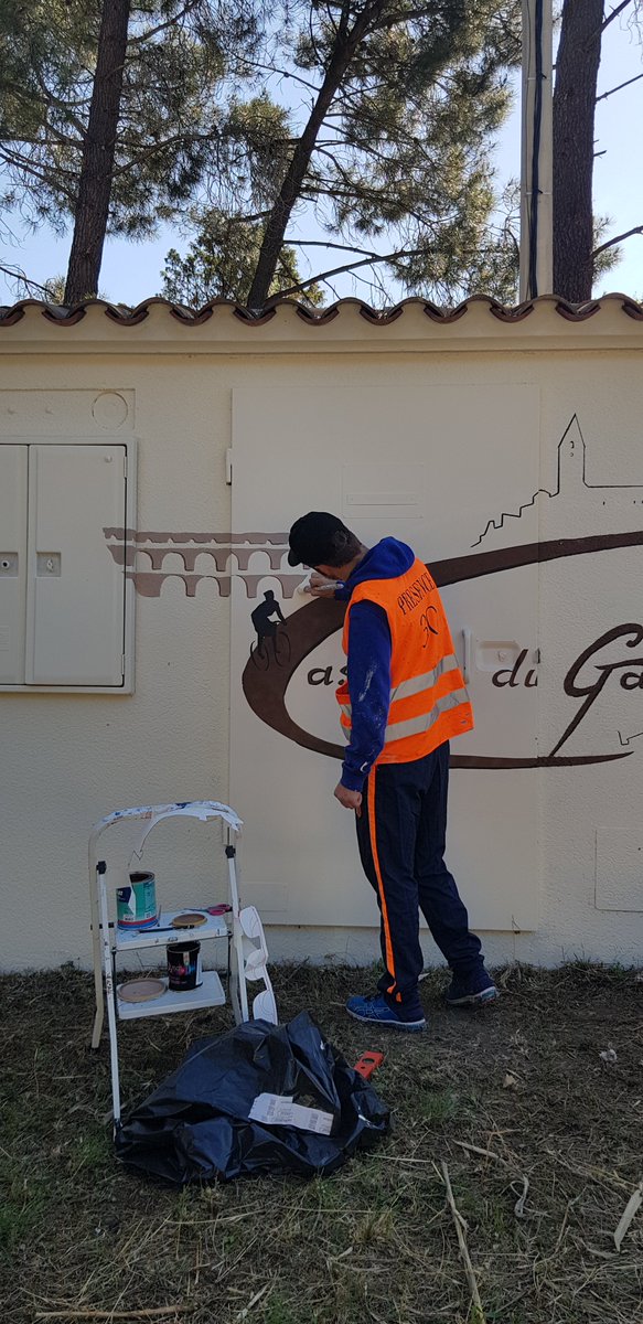 enedisOccitanie's tweet photo. 📸A #CastillonduGard, inauguration d'une fresque peinte par des jeunes de l'association Présence30 sur un ouvrage électrique. Ce partenariat renouvelé depuis 11 ans avec @enedis contribue à la réinsertion de jeunes en difficulté et à l'amélioration du cadre de vie des habitants👩‍🎨 https://t.co/4u6ungcgfW