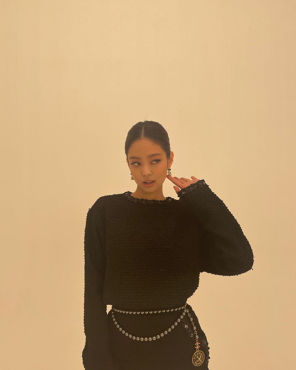 iROSIELUV's tweet photo. buenos días sólo para jennie princess que actualizó en mis peores días, la adoro @BLACKPINK https://t.co/srvL1TuZFZ