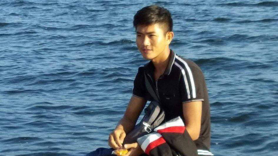 myat_moon's tweet photo. Junta terrorists abducted Ko HtetKaung,3rd year student,from KankoneGyi,Mohnyin,on May 25.He was abducted probably for telling non-CDM professor that he would participate in CDM by not attending the school run by Junta. #May28Coup #WhatsHappeningInMyanmar https://t.co/ydZoPSR7qV