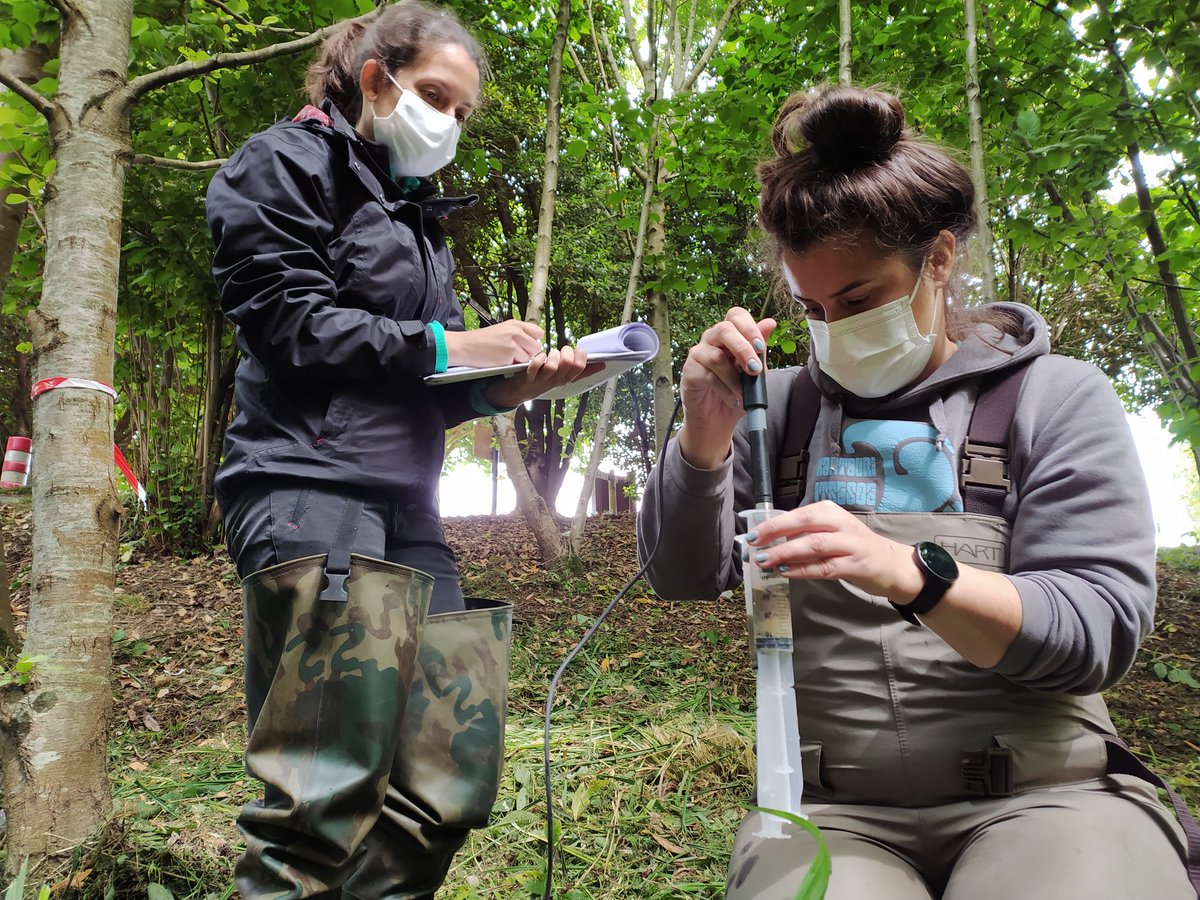 EhuStream's tweet photo. EHU team sampling for the @URBIFUN1  project! @atristain_miren @ioar1 https://t.co/m1C6mNg7Iz