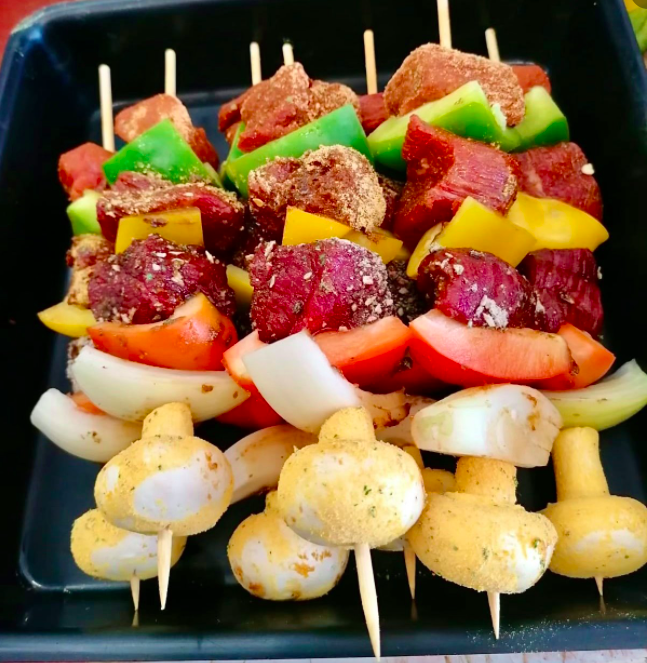 Heat wave for the bank holiday weekend? Get in!😁☀️
We're long over due a bit of sunshine and a good old barbecue! Stock up on burgers, kebabs sausages and all the rest, ready for the weekend ahead 🍔🍗🌭🥙