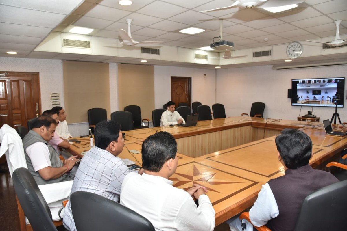 himantabiswa's tweet photo. #SevaHiSangathan 

Our MPs, MLAs and all leaders will visit 10,000 villages of Assam &amp; educate people on #Covid appropriate behaviour and precautions to be taken to ensure we are able to contain the pandemic. 2/2

@JPNadda @blsanthosh @PandaJay @BJP4India @BJP4Assam https://t.co/HU5pvFqZyw