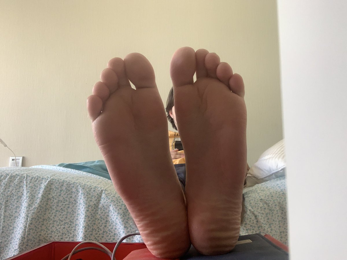 trmacolorsx's tweet photo. my feet must be above you at all times #malefeet #footworship #piesdehombres #ayak #findom https://t.co/kE1ohky8ER