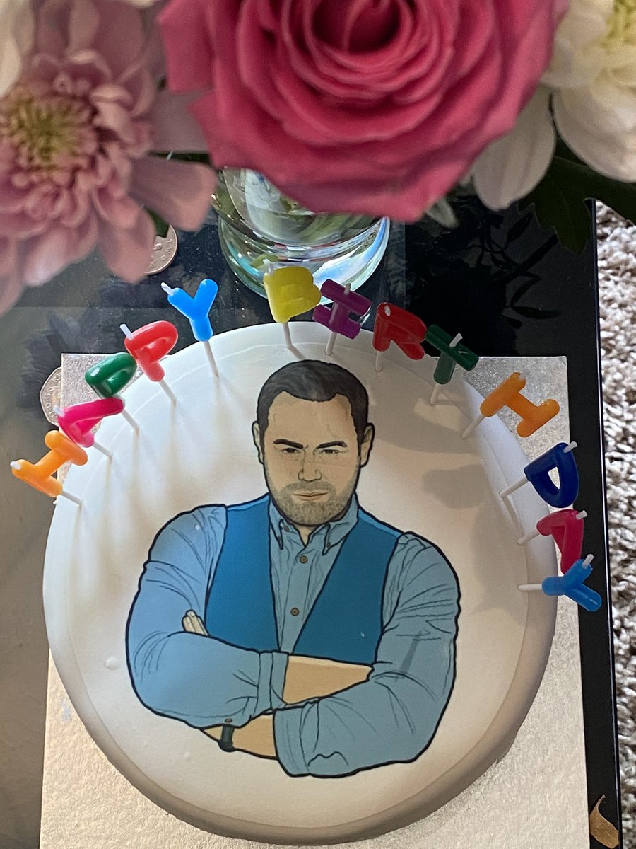 curlyshirehes's tweet photo. @MrDDyer Fancy wishing my mumsy (Erica) a happy birthday 😳🥳 https://t.co/RetbqhvbxM