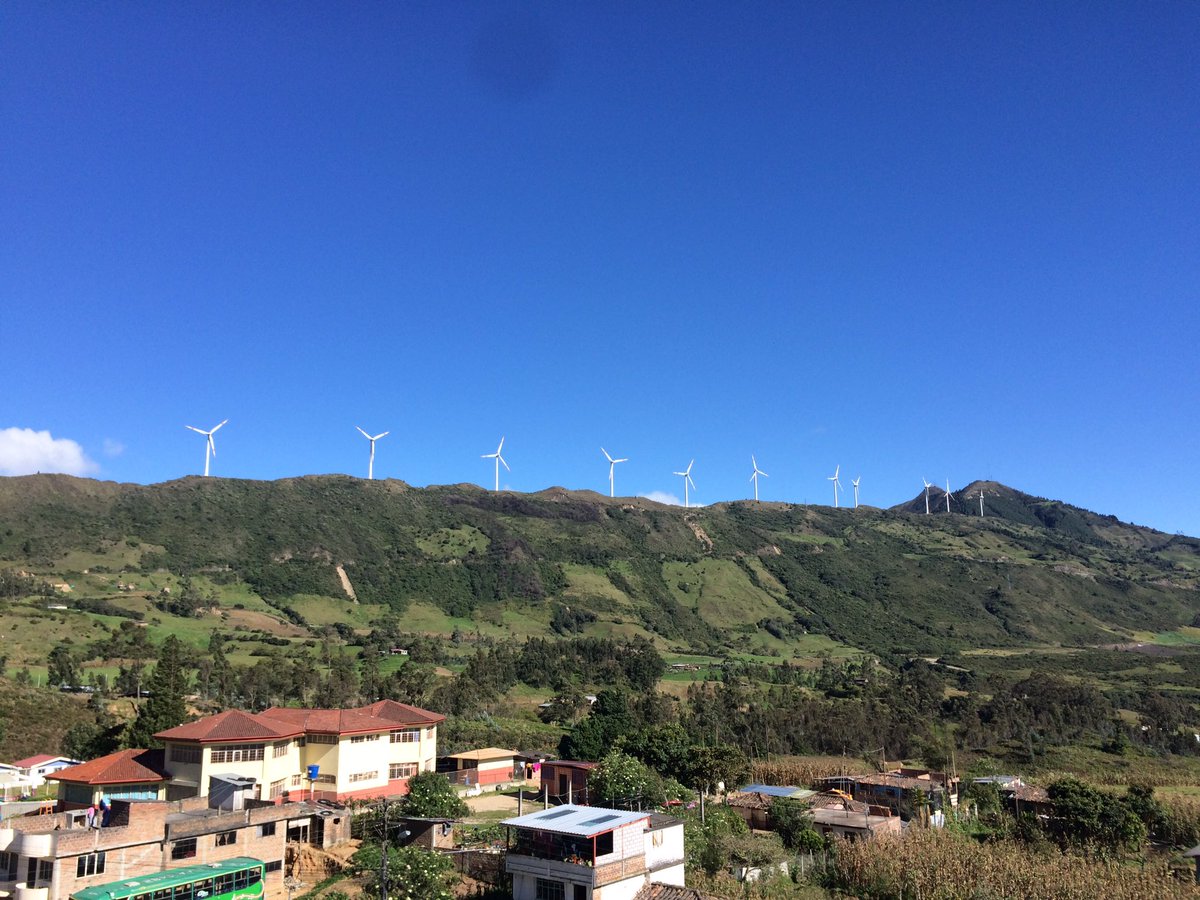 fernandozhingre's tweet photo. @karla_noriega1 Cielo completamente azul https://t.co/z7O8PLbFj4