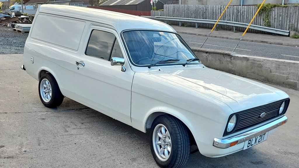 BulldogBDX's tweet photo. Now. That #FordFriday I promised you...
A little bundle of joy... with nice calm looks but tuned 2.0 litre under the bonnet, coilovers all round and even electric power steering so a bit of a #Qvan Hope you like it.. https://t.co/y4kA5QIBIs