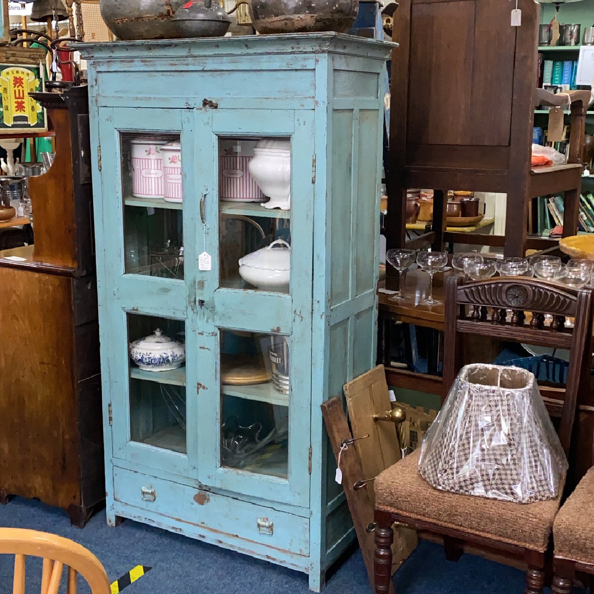 astraantiques's tweet photo. Large glazed hardwood cabinet with original paint. #1880s #chippypaint #largecabinet #interiordesign #interiorstyling #interiors #homedecor #homeinspo #astraantiquescentre #hemswell #lincolnshire #friday https://t.co/MP8UtdSug2