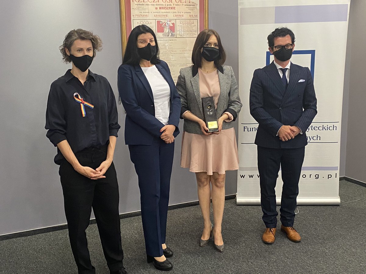 Adbodnar's tweet photo. Laureaci i laureatki konkursu Prawnik Pro Bono 2020: Olga Ziegler, Anna Banaszewska, Kamila Ferenc i Tomasz Wiliński - gratulacje ! #fupp @RPPrawo @PietrygaTomasz @rzeczpospolita @TumidalWoj https://t.co/Ip5i0YEDlB