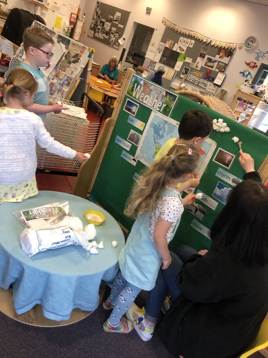 WoodlandsPrim1's tweet photo. We are making a weather board. We are making clouds, the sun, lightening and lots of weather for our wall. #learningaboutweather #earlyyearsscience #whydoesitrain?
We have lots of questions. https://t.co/3v5Odhuvcx