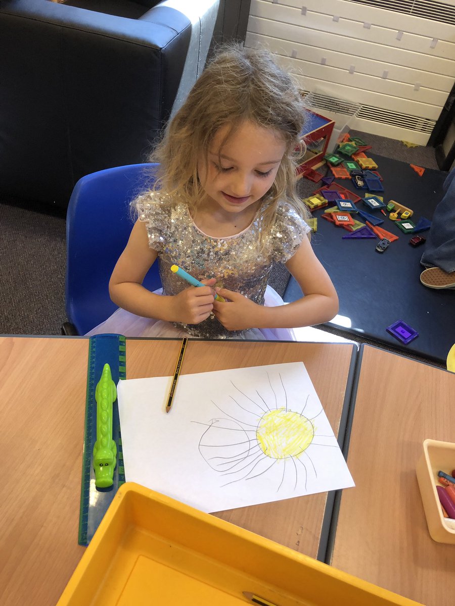 WoodlandsPrim1's tweet photo. We are making a weather board. We are making clouds, the sun, lightening and lots of weather for our wall. #learningaboutweather #earlyyearsscience #whydoesitrain?
We have lots of questions. https://t.co/3v5Odhuvcx