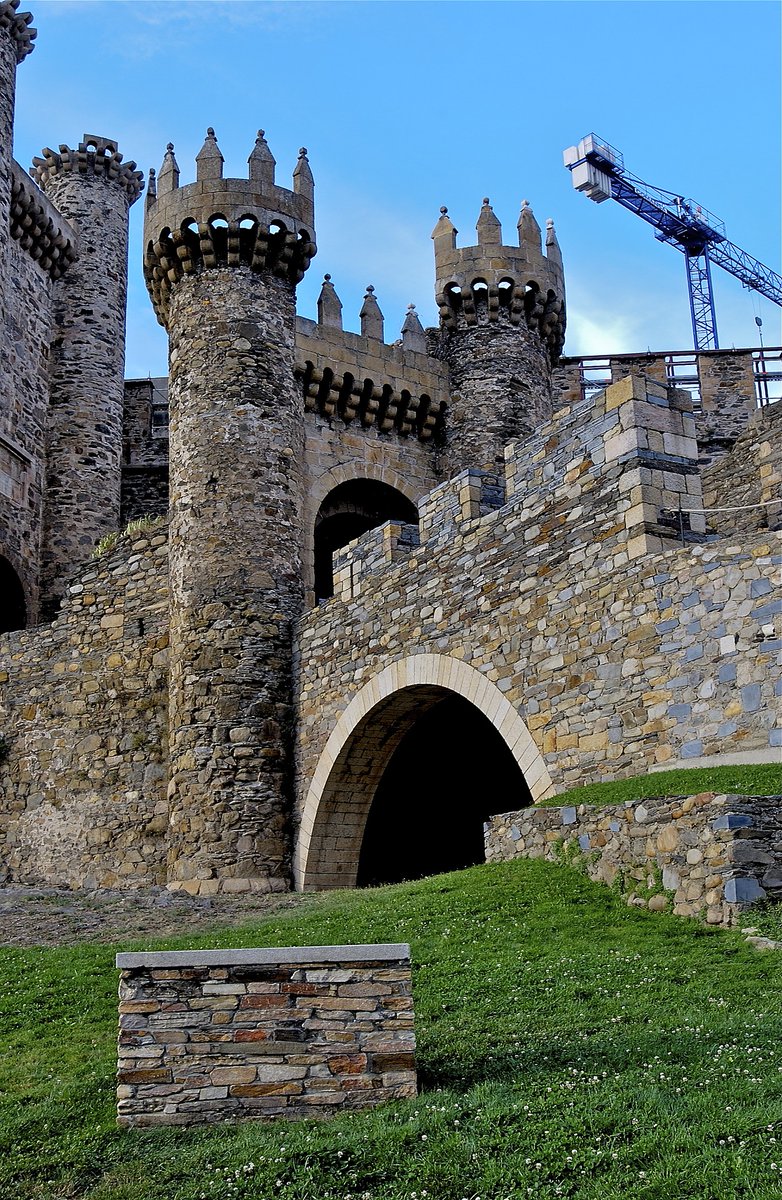 FGULEM's tweet photo. Buscamos titulados de Grado en Historia / Máster en Historia Contemporánea o similar con estudios finalizados a partir de enero de 2016, para realizar #prácticas en #Ponferrada.

ℹ️ https://t.co/3naJuXIKHF

#Fgulem #Formación #Futuro #Profesional #LeónEsp https://t.co/mMLJvB26Mw