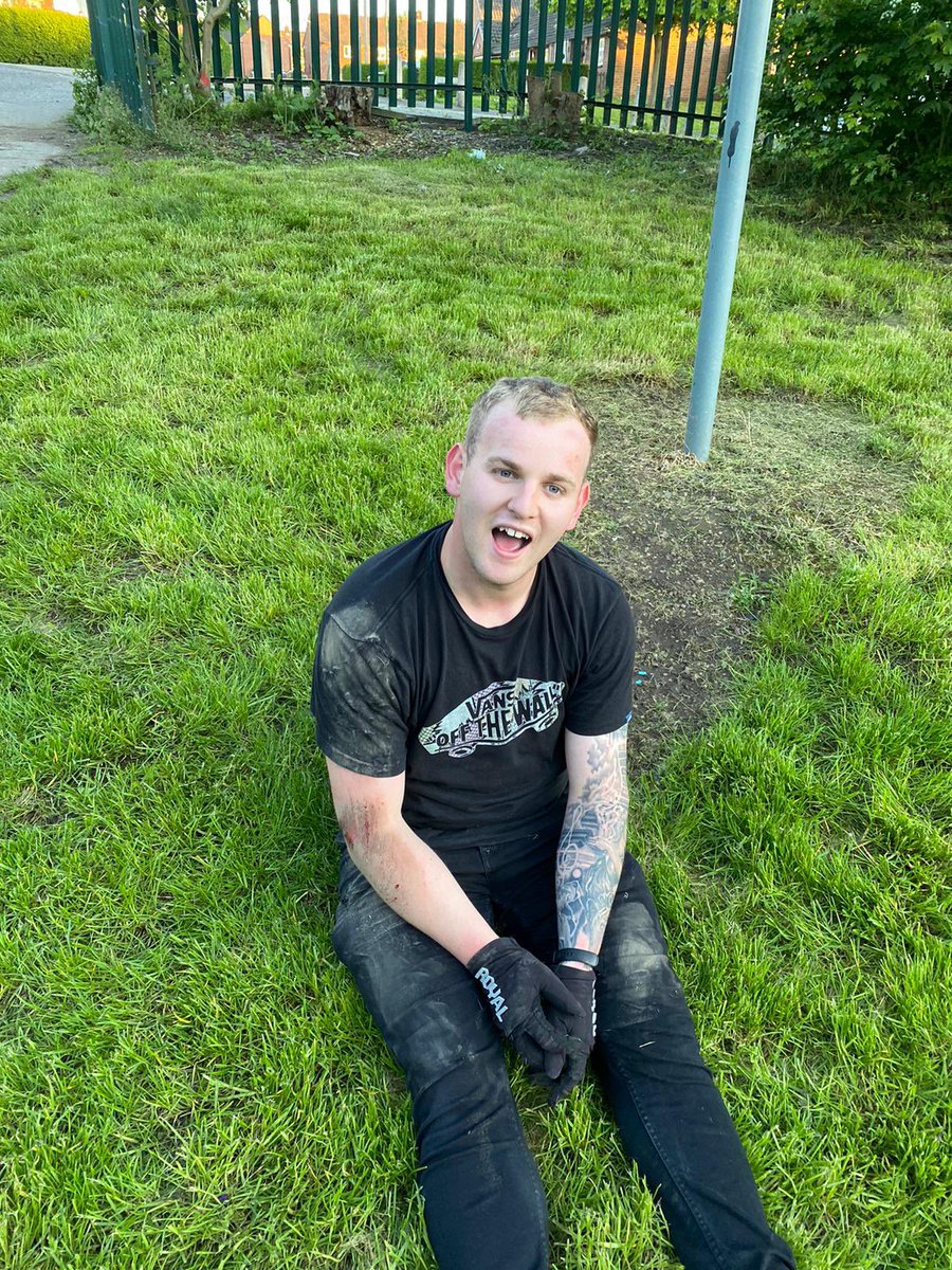 innerkey_'s tweet image. helmets are pretty cool 😂⛑