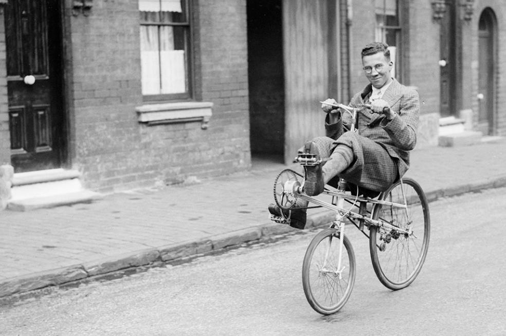 LisetteBrodey's tweet photo. Who Killed the Recumbent Bicycle? 🔶

How a dominant technology became viewed as the only option, with no need for better-designed competitors.

https://t.co/TFAH6wU4qQ https://t.co/NQg0VsVScm