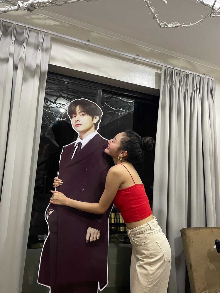 Team_Sachzna's tweet photo. That priceless reaction though! We’re always here cheering &amp; loving you from a far! Enjoy your day &amp; night with V sachzing haha. We love you always @Sachzna1 kudos @SLTrendsetter @solidsachzna &amp; ate @RockWithSachzna love you three 💜 https://t.co/el1R7l0sMr
