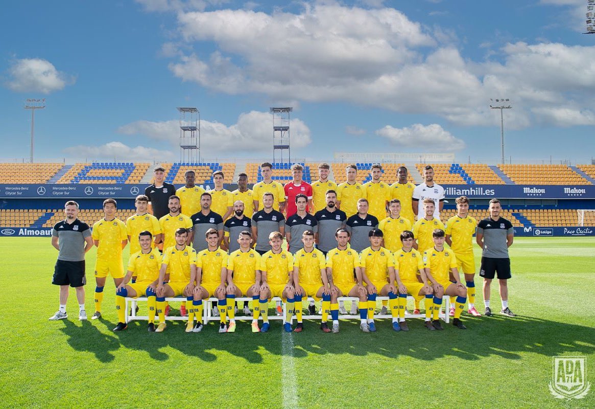 Ayer pusimos fin a la temporada 20/21 ⚽️
Temporada en la que he llorado y sobre todo he reído y disfrutado al lado de este gran grupo.
Muchas gracias a todos y cada uno de vosotros (cuerpo técnico y futbolistas) por haberme hecho crecer y aprender tanto de vosotros este año 🟡