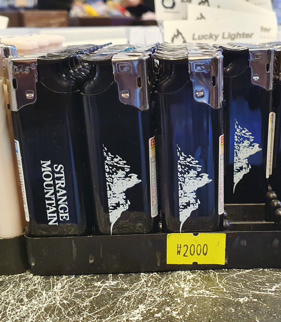 AK&amp; 홍대 비옥ofof 전시가 다음주 5/31일 월요일까지 이어집니다. 전시한정으로 디스플레이된 스티커도 가져가시고, 비옥×무제이온 콜라보레이션 굿즈도 만나보세요!

•엽서 각 1,500원 (8종 10,000원)
•스티커 각 1,000원
•라이터 2,000원