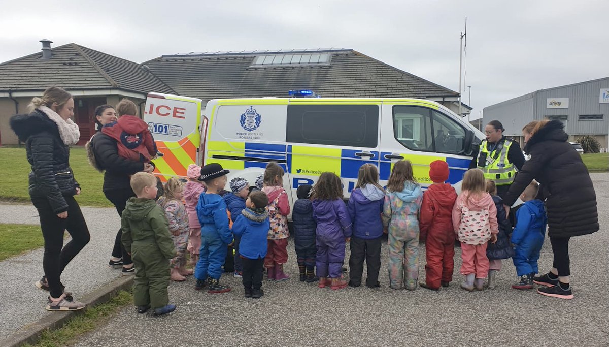 PSOSAbershire's tweet photo. #PeterheadCPT Community Beat Officer PC Hislop showing the children from Bouys and Gulls Nursery at #Boddam this morning. Lots of interesting questions from them. #CommunityPolicing https://t.co/19fUr14FHT