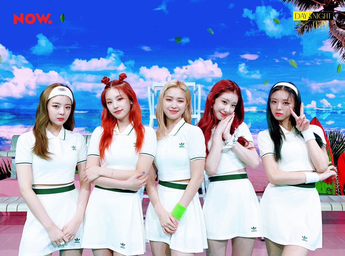 npop_zip's tweet photo. #MIDZY 여러분💗#ITZY 와 함께 하는 하와이의 #DAY &amp; #NIGHT 행복하셨나요?🏖 #GUESSWHO 로 같이 달려온 ITZY와 MIDZY에게 모두 소중한 여행이 되었기를 바라며🙏 이번 주말, 그리고 다음주 평일 재방송도 함께할 수 있지..?👀

👇NOW <Day &amp; Night with ITZY> 재방 체크!
https://t.co/1xUul9Khku https://t.co/R3n3Hlzm0c