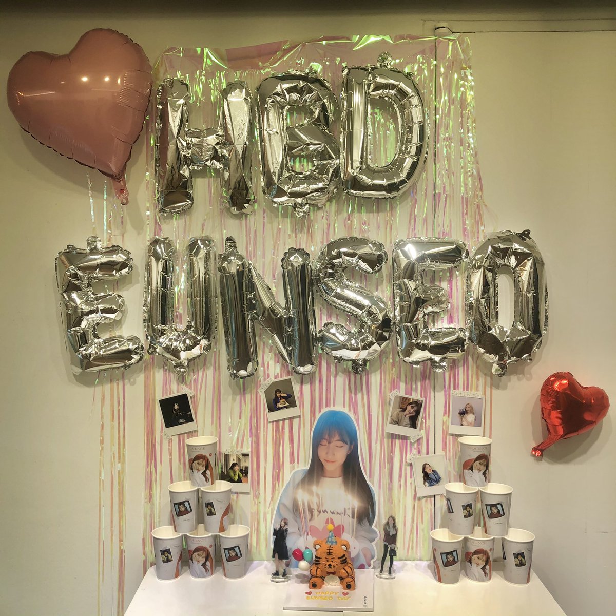 TTeo_Ba's tweet photo. #시퀀스의_주연은_은서 
예쁜 은서 사진들 잘 보고 가요~
컵이랑 특전들도 👍👍 https://t.co/5EViRwUuc7