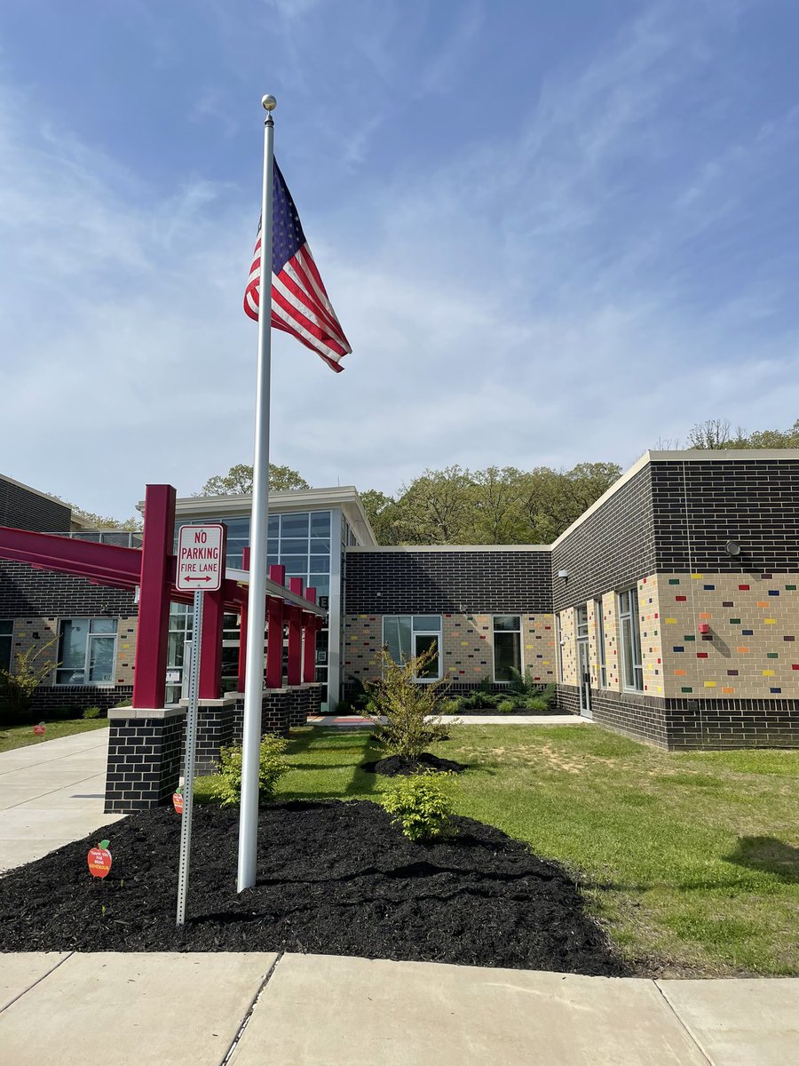 Jason Barnett (@jbarnett_bcps) on Twitter photo Huge shout out to Mike Hockensmith and his team in our BCPS Grounds Department for keeping the <a href="/Relay_BCPS/">Relay Elementary</a> grounds beautiful! <a href="/BCPSFacilities/">BCPS Facilities</a> <a href="/BrianScriven/">Dr. Brian Scriven</a> Huge shout out to Mike Hockensmith and his team in our BCPS Grounds Department for keeping the <a href="/Relay_BCPS/">Relay Elementary</a> grounds beautiful! <a href="/BCPSFacilities/">BCPS Facilities</a> <a href="/BrianScriven/">Dr. Brian Scriven</a>