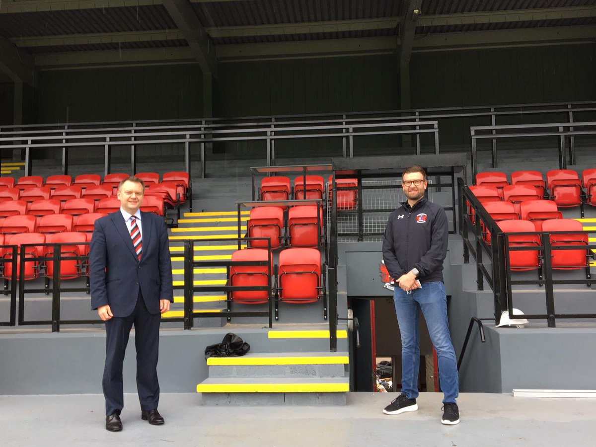 It was a pleasure to join @PontypoolRFC CEO @BenJeffreys to view the redeveloped ‘Ray Prosser Stand’ at Pontypool Park. Thank you to everyone who has made a contribution to the huge amount of work that’s gone into this and I look forward to league matches resuming in the future!