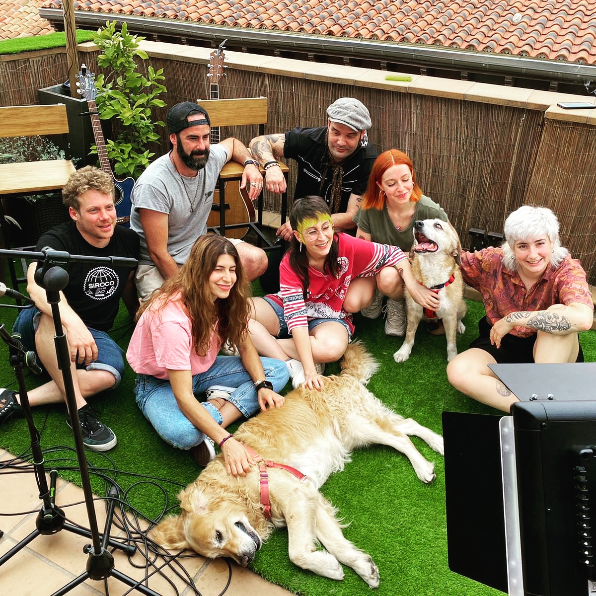 Empiezan las #meisonsessions con <a href="/GinebrasBanda/">GINEBRAS</a> !!! <a href="/Tuchomusica/">Tuchomusica</a> <a href="/industriasbala/">industriasbala</a> <a href="/THEFLYFACTORY/">THE FLY FACTORY</a> !!