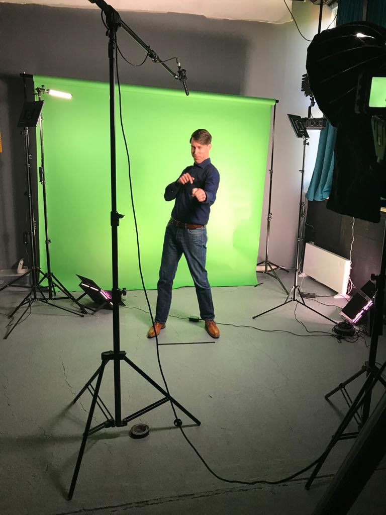 JPDaems's tweet photo. Toffe ochtend! 

Opnames gemaakt met @hoffer_judy voor een gezamenlijke video over onze CNV @vakbond en FNV @fnv samenwerking in van-werk-naar-werk/regionale mobiliteitsteams. Samen voor werkend Nederland. 

#crisisdienstverlening #vakbeweging #vanwerknaarwerk #devakbeweging https://t.co/RMiwy3VR72