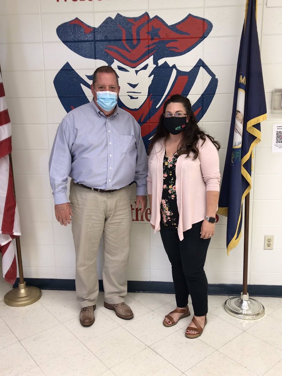 PBKBankKY's tweet photo. Graduation 🎓 Day @SchoolsLincoln ! We handed out mini diplomas & letters awarding $25 to open a new or add to an existing PBK Bank acct to the Class of 2021!!
#PBKBankCommunity @LCHSPatriotWay https://t.co/SDSQnBkM5n