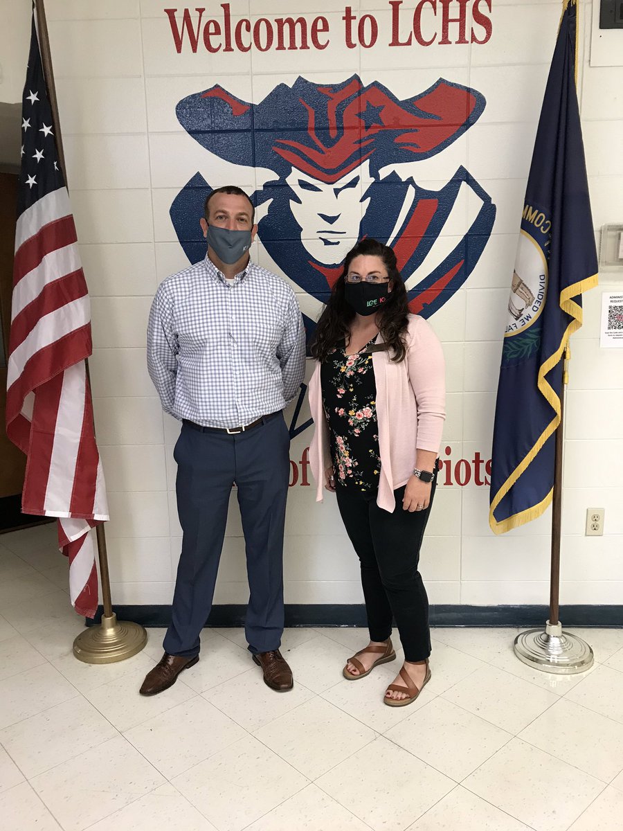 PBKBankKY's tweet photo. Graduation 🎓 Day @SchoolsLincoln ! We handed out mini diplomas & letters awarding $25 to open a new or add to an existing PBK Bank acct to the Class of 2021!!
#PBKBankCommunity @LCHSPatriotWay https://t.co/SDSQnBkM5n