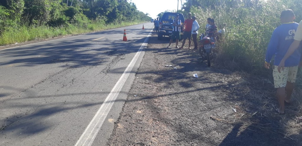 imirante's tweet photo. Motociclista é arrastado por mais de 15 metros e morre após colisão com picape na BR-226 https://t.co/UGv8L6cr9A #acidente #BR226 #SãoJoãoDoSóter https://t.co/WTQLpCF0c1
