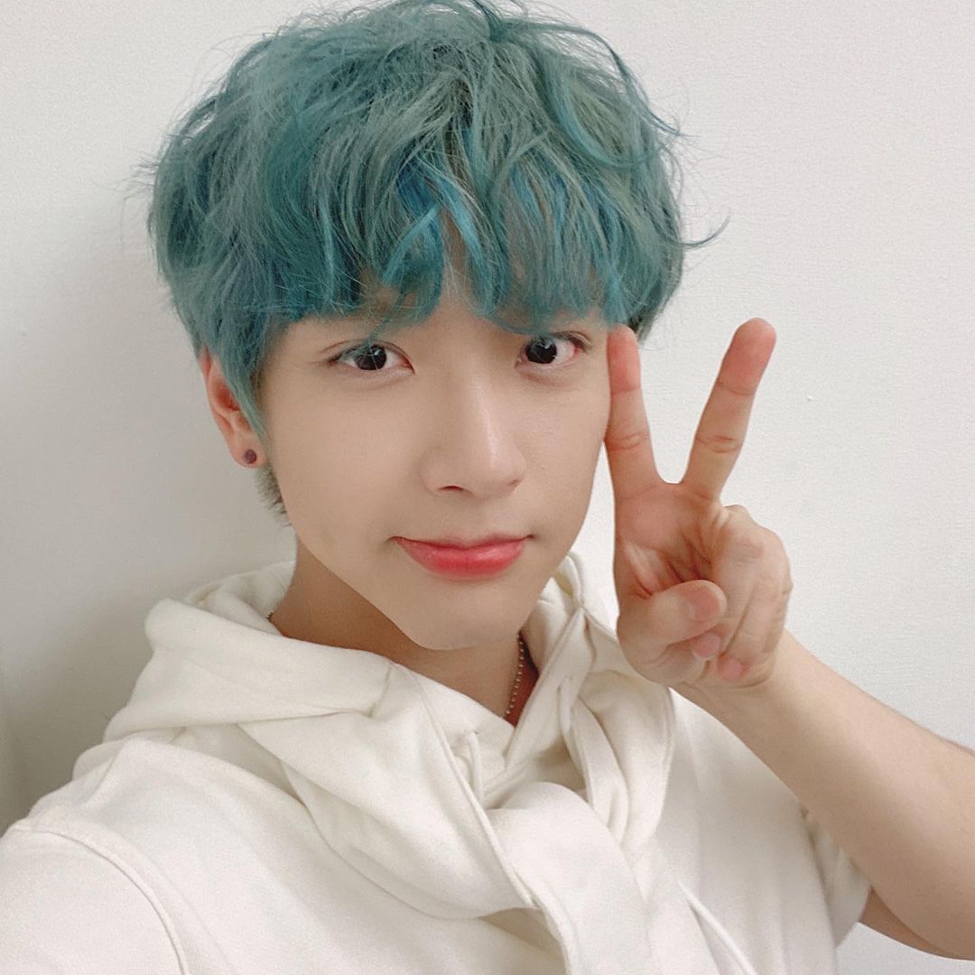 NFlyingFr_Fan's tweet photo. 28.05.2021 #JAEHYUN 

[ Instagram | _.kimjaehyun._ ]

"Cheveux d'algues 🌊
.
.
.
#NFlying #KimJaehyun #MesCheveux #ViennentDeLaMer #Et #BobL'éponge #Habite #DansMaTête "

@NFlyingofficial @NF_official_jp #엔플라잉 #김재현 https://t.co/sEJKQV7uRB