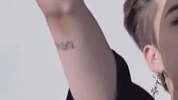 jhoprs's tweet photo. o jimin é um homem tatuado né...... https://t.co/o2u6UnT9Sk