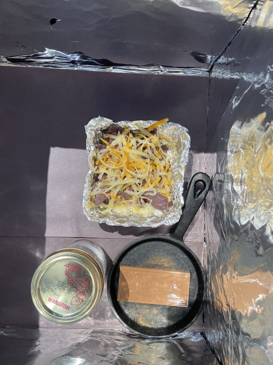 Une petite collation avec mes élèves dans nos fours solaires faits maison. Résultat: un moyen efficace et délicieux d’étudier la chaleur dans l’environnement #sciences7e