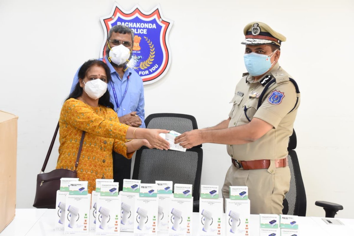 MalkajgiriCop's tweet photo. #Infosys Regional Head Facilities Mr. Dass Gunalan &amp; Mrs. Padmaja Ramani GPM #donated 450 Nos of #NonContact Thermometer's &amp; 450 No's of #Pulse_Oxymeters to #RachakondaCommissionerate. #CP_Rachakonda Shri #Mahesh_Bhagwat_IPS appreciated gesture.
@TelanganaDGP @hydcitypolice https://t.co/YNNGsBsLl1