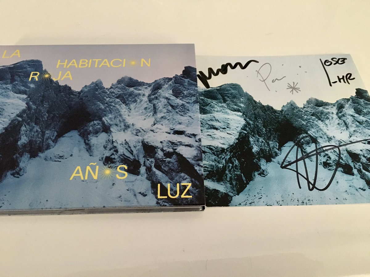 Bailamos con pasión, al son de mi canción...la que decía que
siempre habrá una luz que no se apagará...(TheSmiths’rules ) #LHR💙